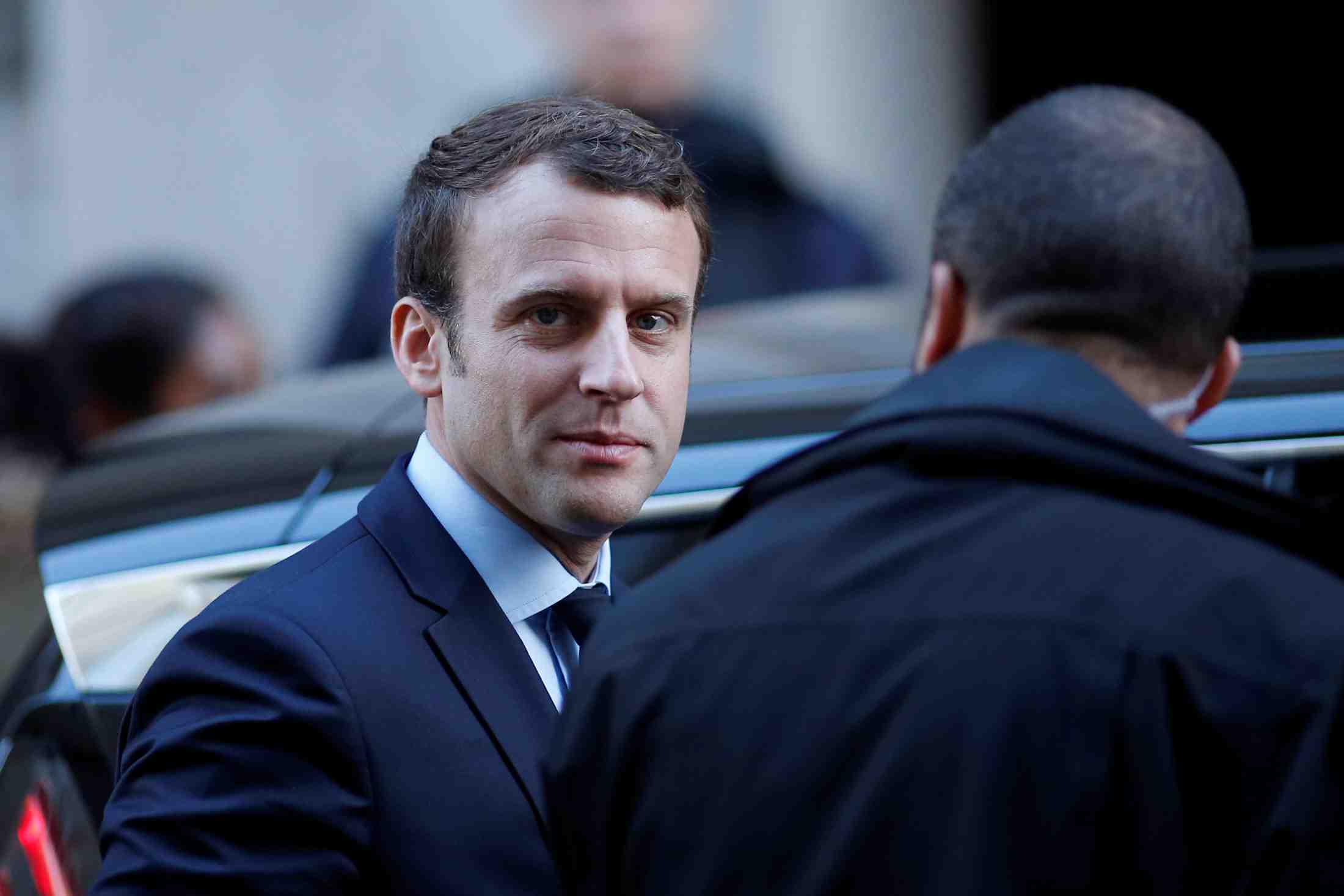 Macron rencontrera merkel lundi a berlin