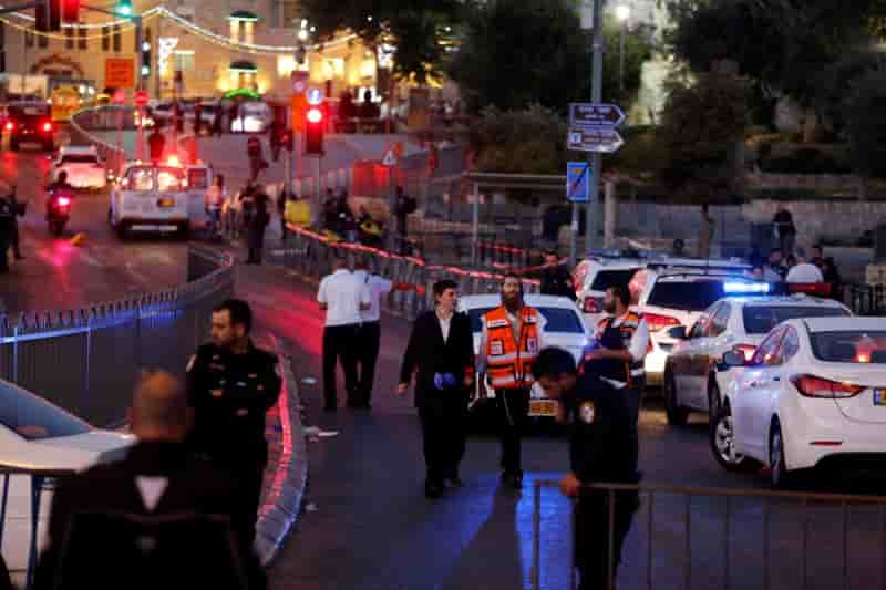 Une policiere israelienne tuee, trois palestiniens abattus
