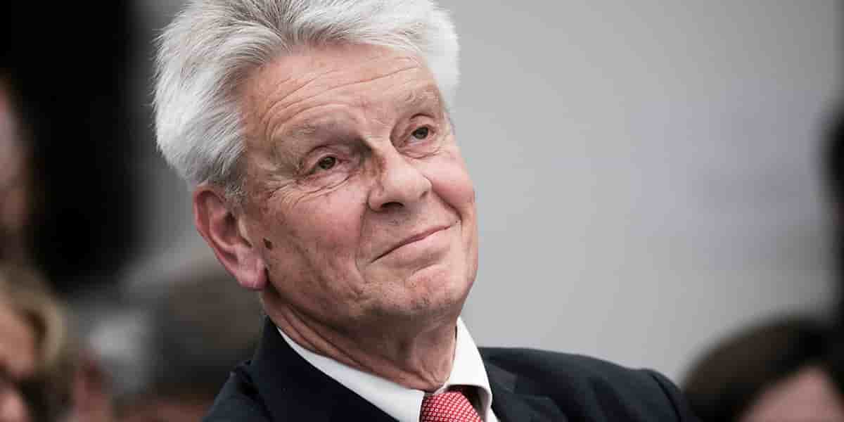 Alain Richard, ancien ministre de la Défense (1997-2002), ancien vice-président du Sénat.
Ancien ministre de la Défense
(1997-2002), ancien
vice-président du Sénat