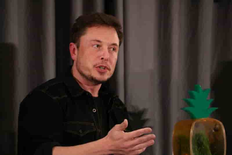 Musk envisage de retirer tesla de la cote