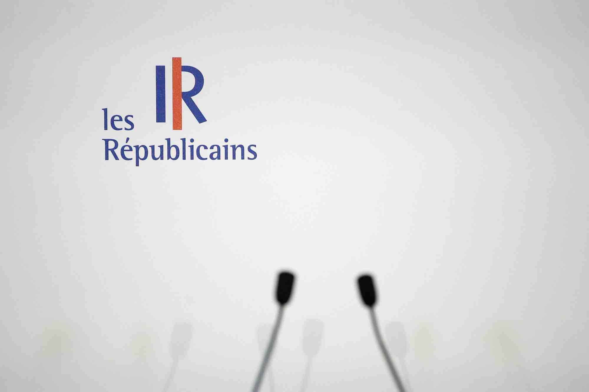 Les Républicains, LR, pupitre, estrade, absence, vide,