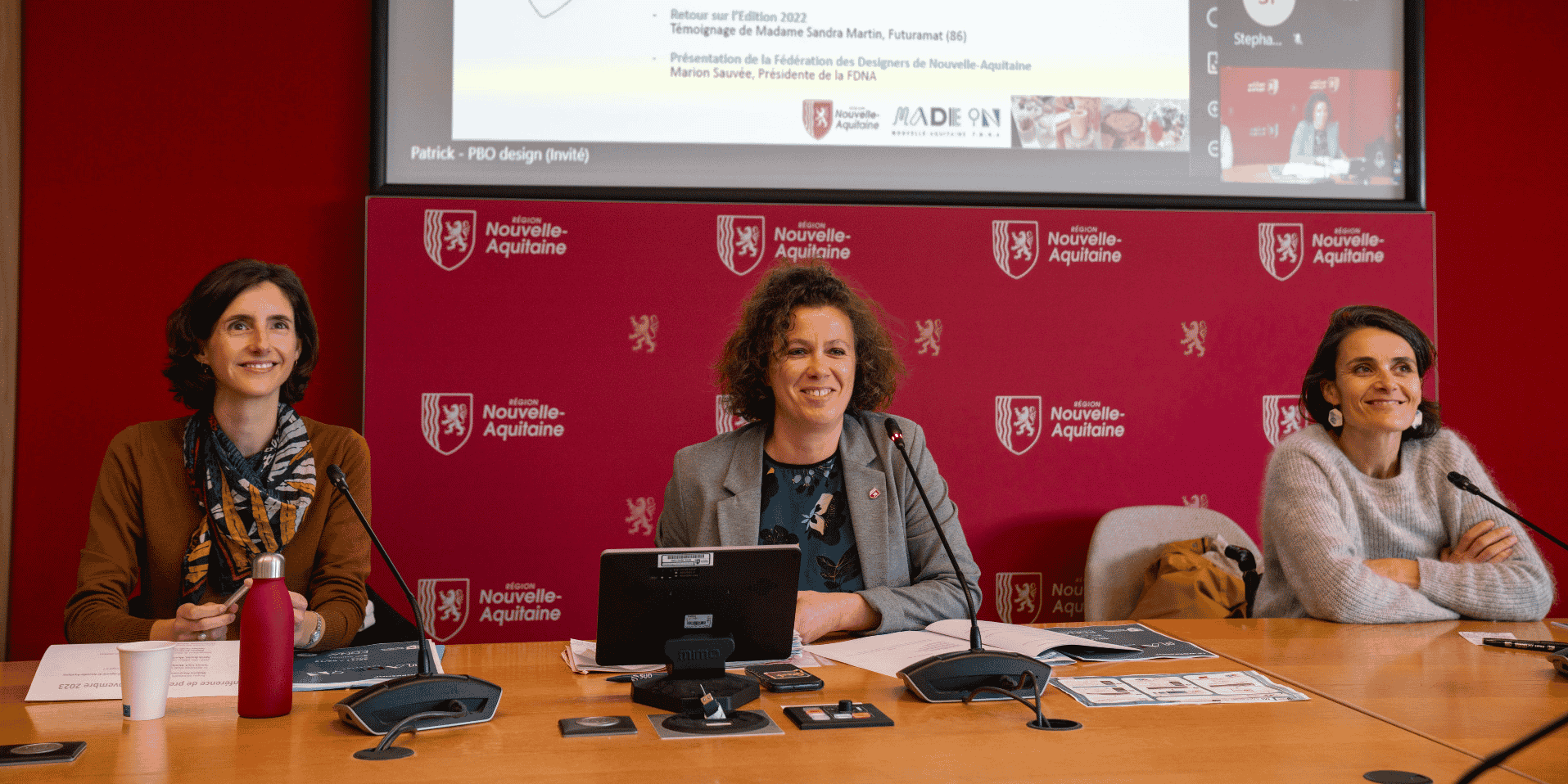 Maud Caruhel, vice-président du conseil régional de Nouvelle-Aquitaine, entourée de Marion Sauvée, présidente de la Fédération des designers de Nouvelle-Aquitaine, et de Bénédicte Salzes, fondatrice et dirigeante de l'entreprise Coquilles, le 6 novembre 2023 lors de la présentation de l'évènement « Made in Nouvelle-Aquitaine ».