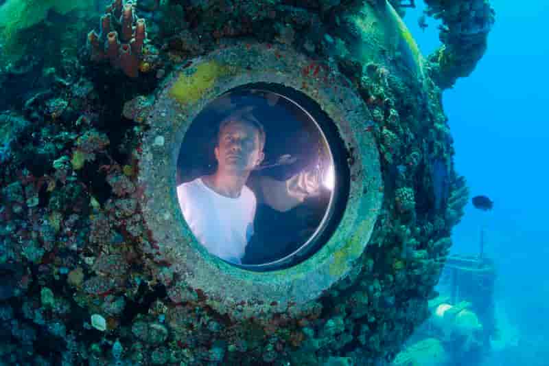 Un petit-fils du commandant Cousteau sort de 31 jours sous l'eau