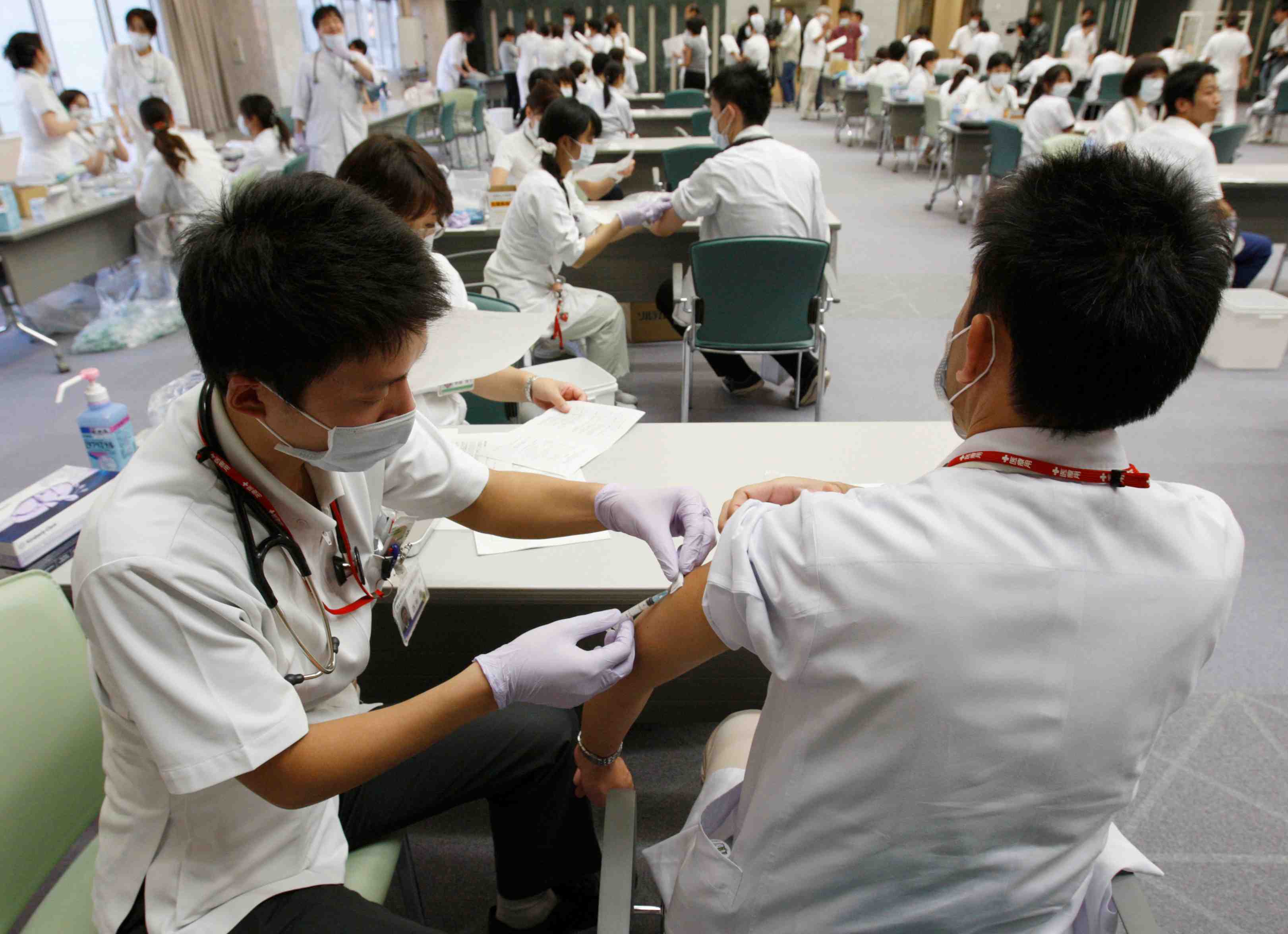 Coronavirus: les vaccinations debuteront la semaine prochaine au japon