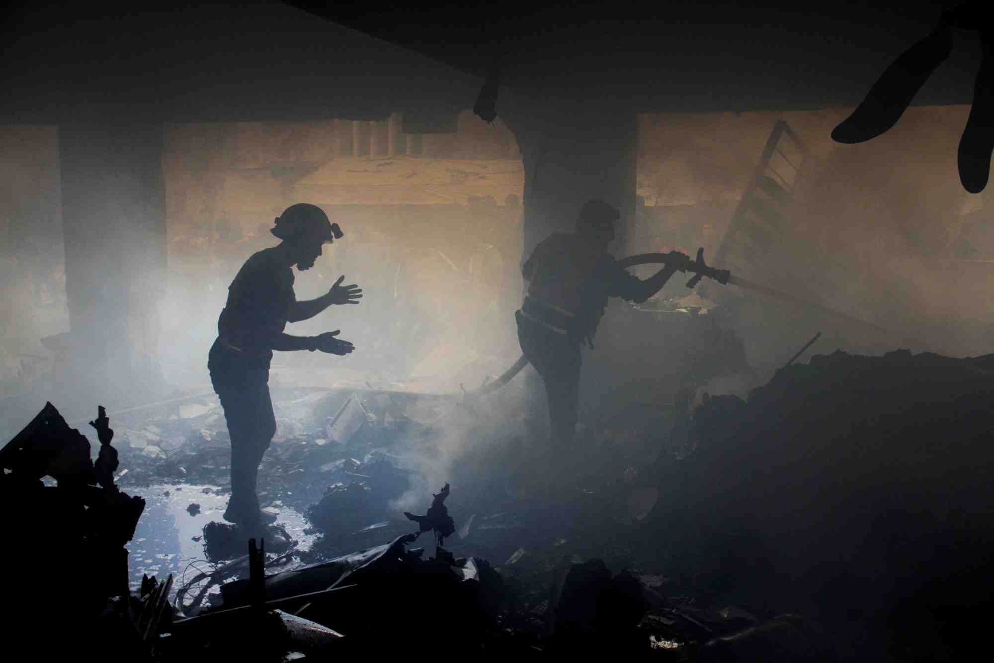 Consequences d'une frappe israelienne sur une ecole abritant des personnes deplacees, dans la ville de gaza