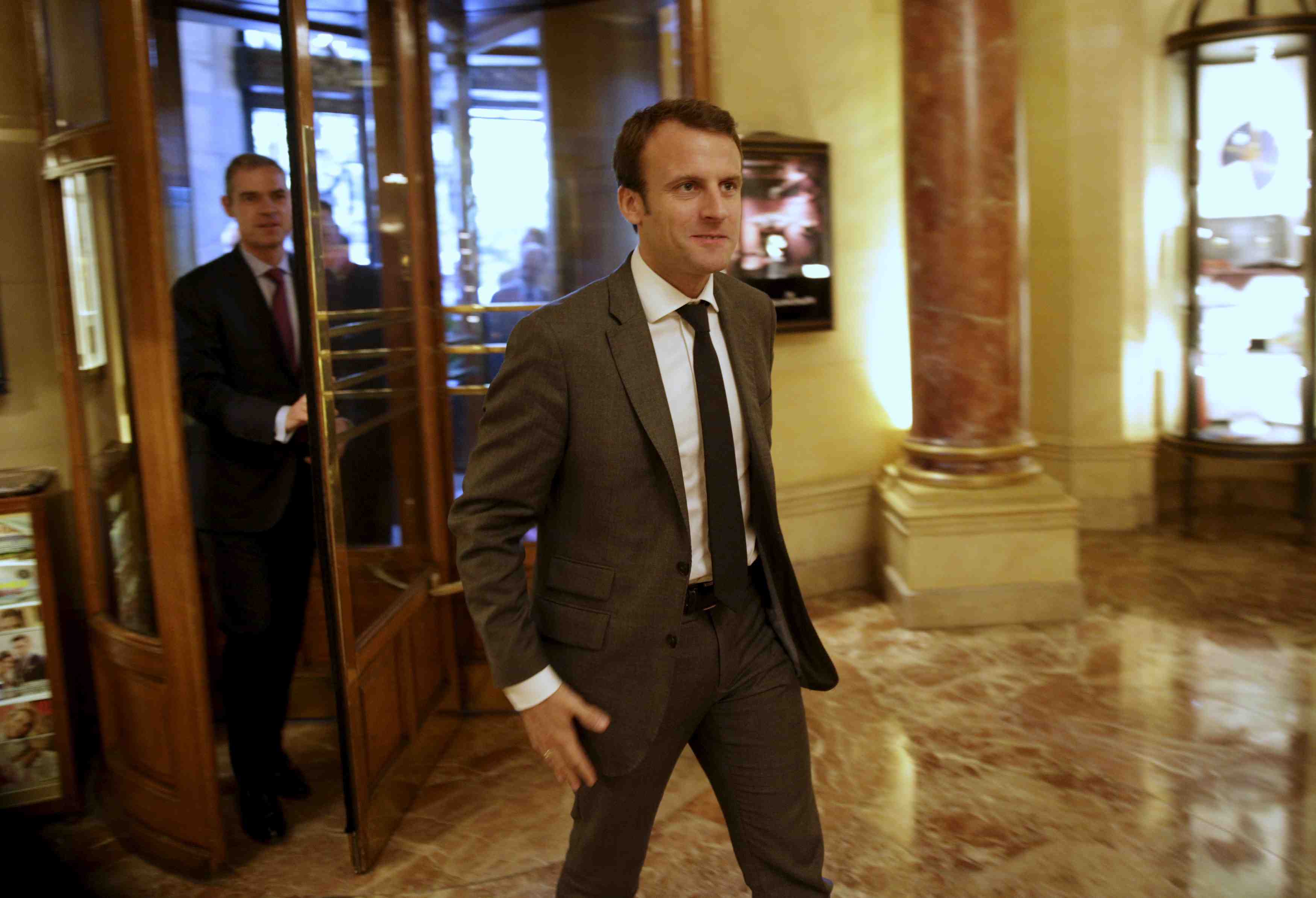La loi macron adoptee, plusieurs recours attendus 