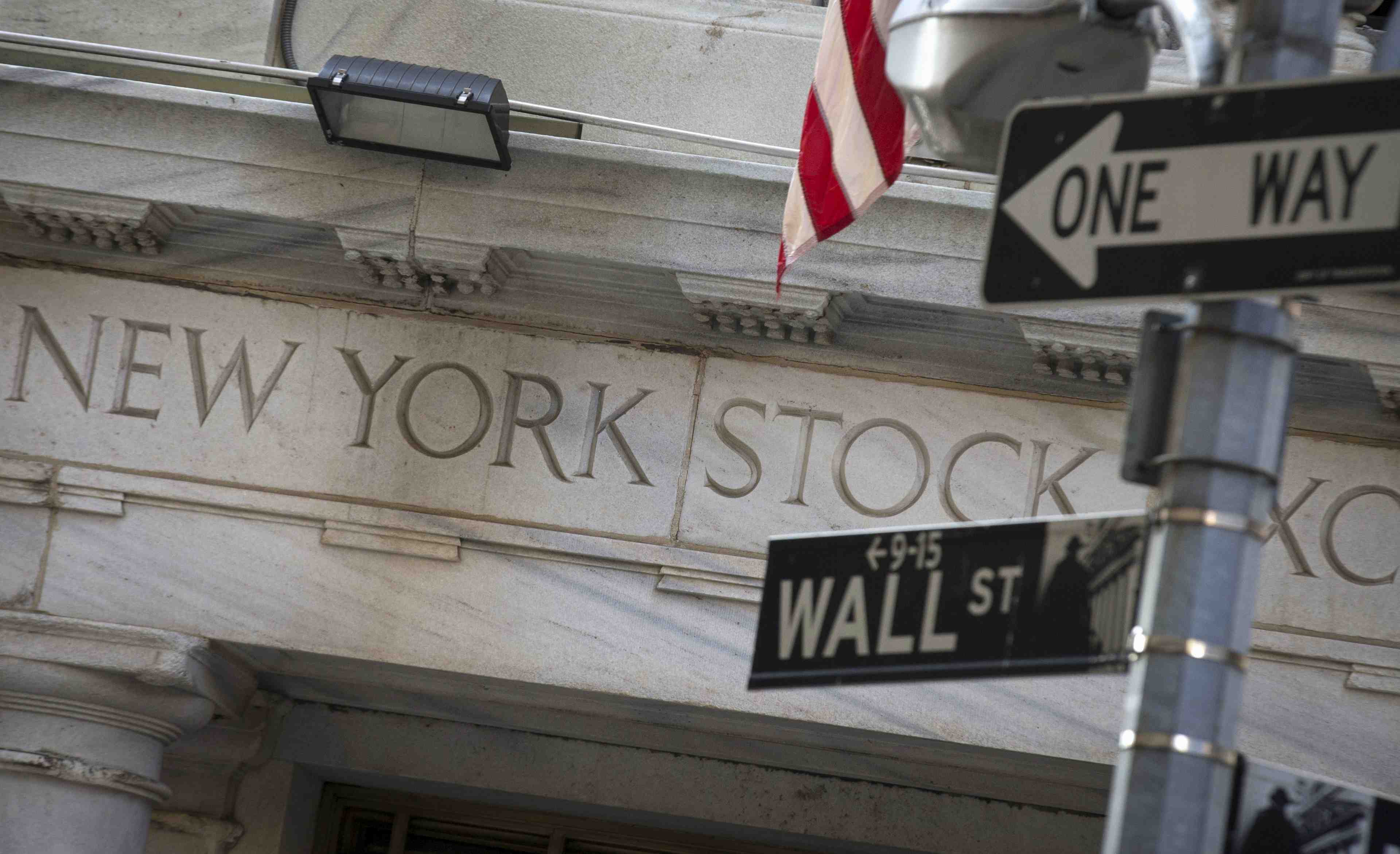 Wall street ouvre sur une note hesitante