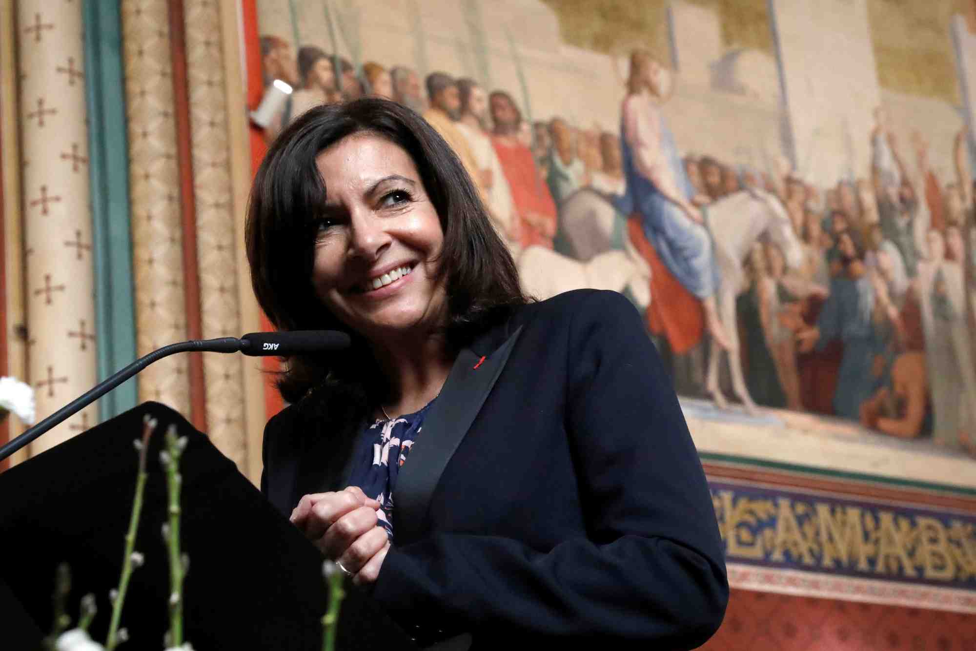 Anne Hidalgo, qui remonte dans les sondages, met en avant son bilan sur l'écologie et le climat.