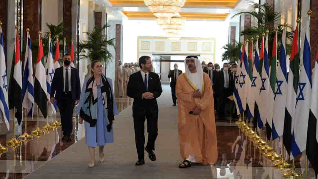 Le president israelien aux emirats pour une premiere visite diplomatique