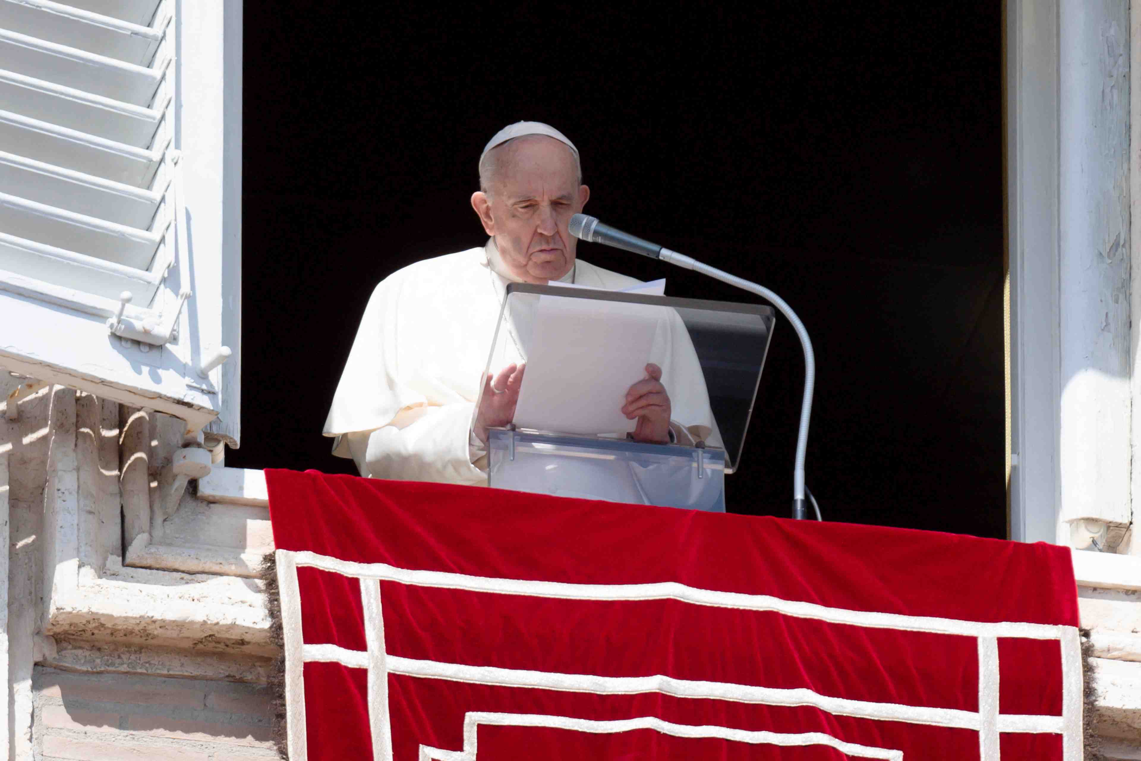 Le pape francois denonce les "meurtres et atrocites" commis en ukraine