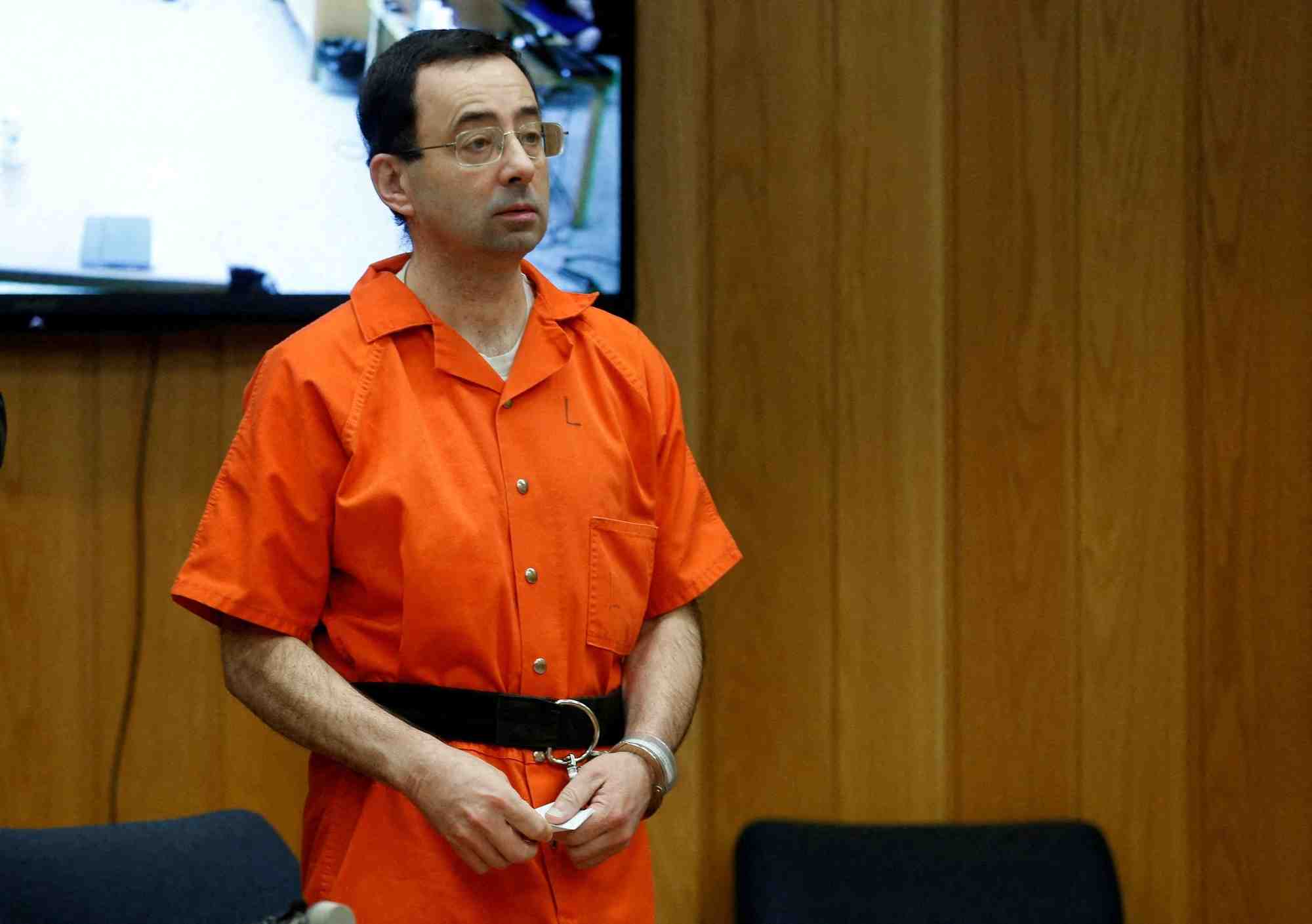 Des dizaines de victimes du docteur nassar vont porter plainte contre le fbi
