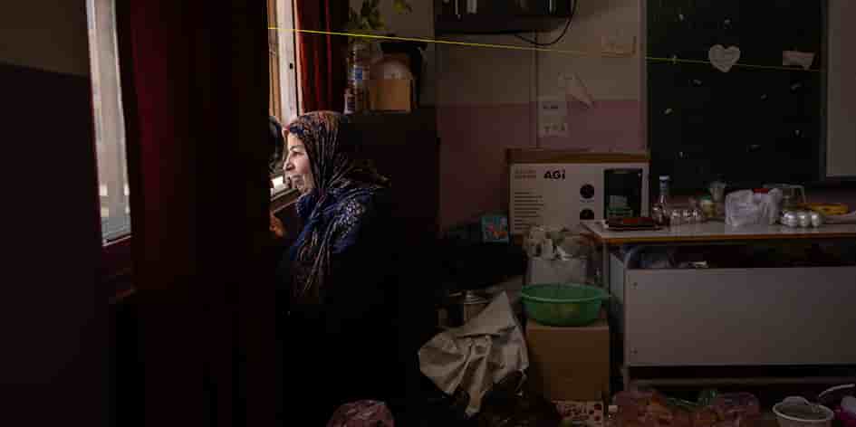 Fatmé Abbas, hébergée avec sa famille dans une école de Tyr,
espère pouvoir regagner un jour sa ferme d’Aïtaroun.