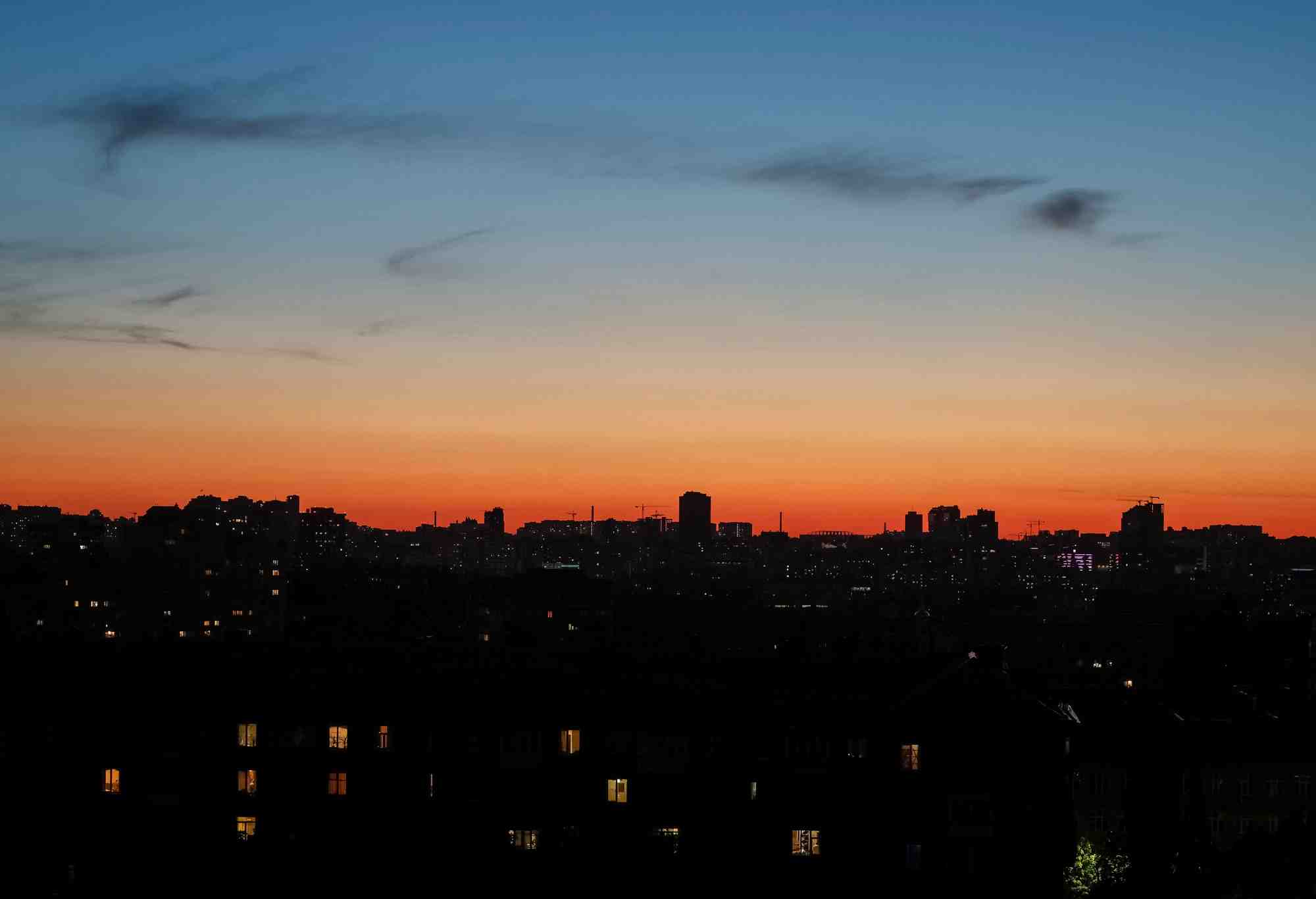 Vue de kiev au coucher du soleil