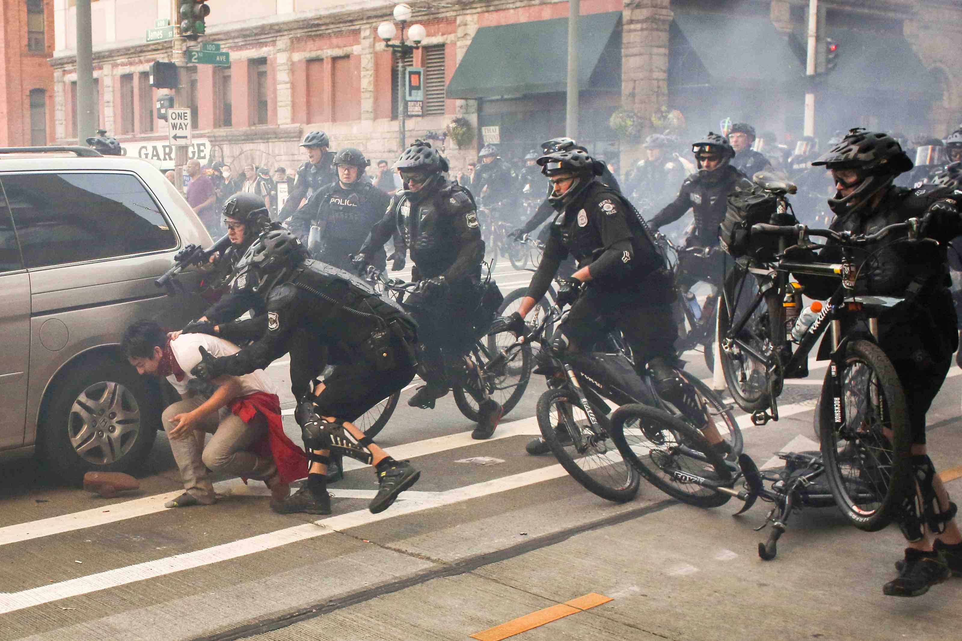 Heurts a seattle apres des manifestations pour le 1er-mai