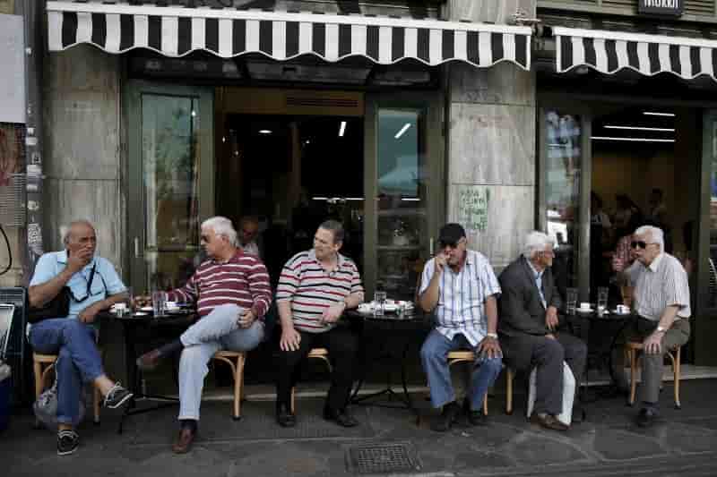 La sixieme hausse de la tva en grece accueillie avec fatalisme