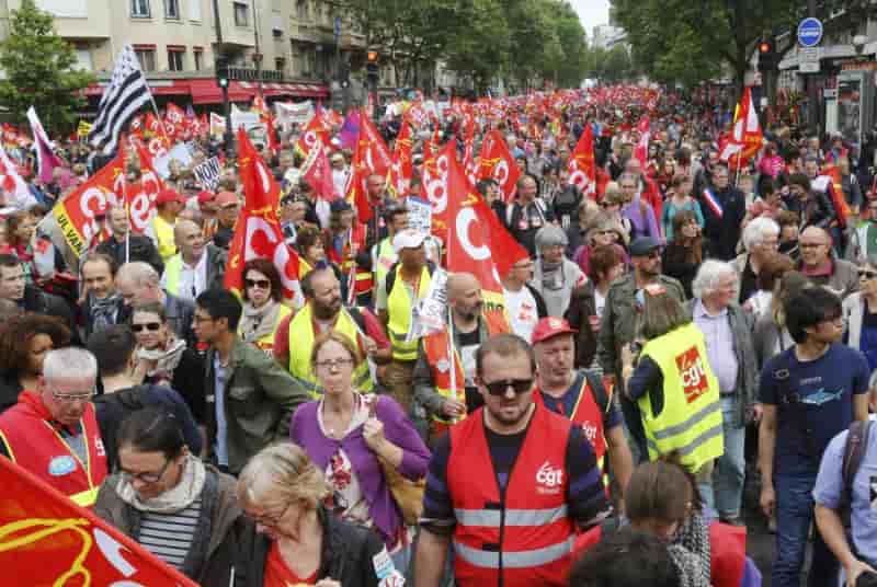 Valls demande a la cgt de cesser les manifestations a paris