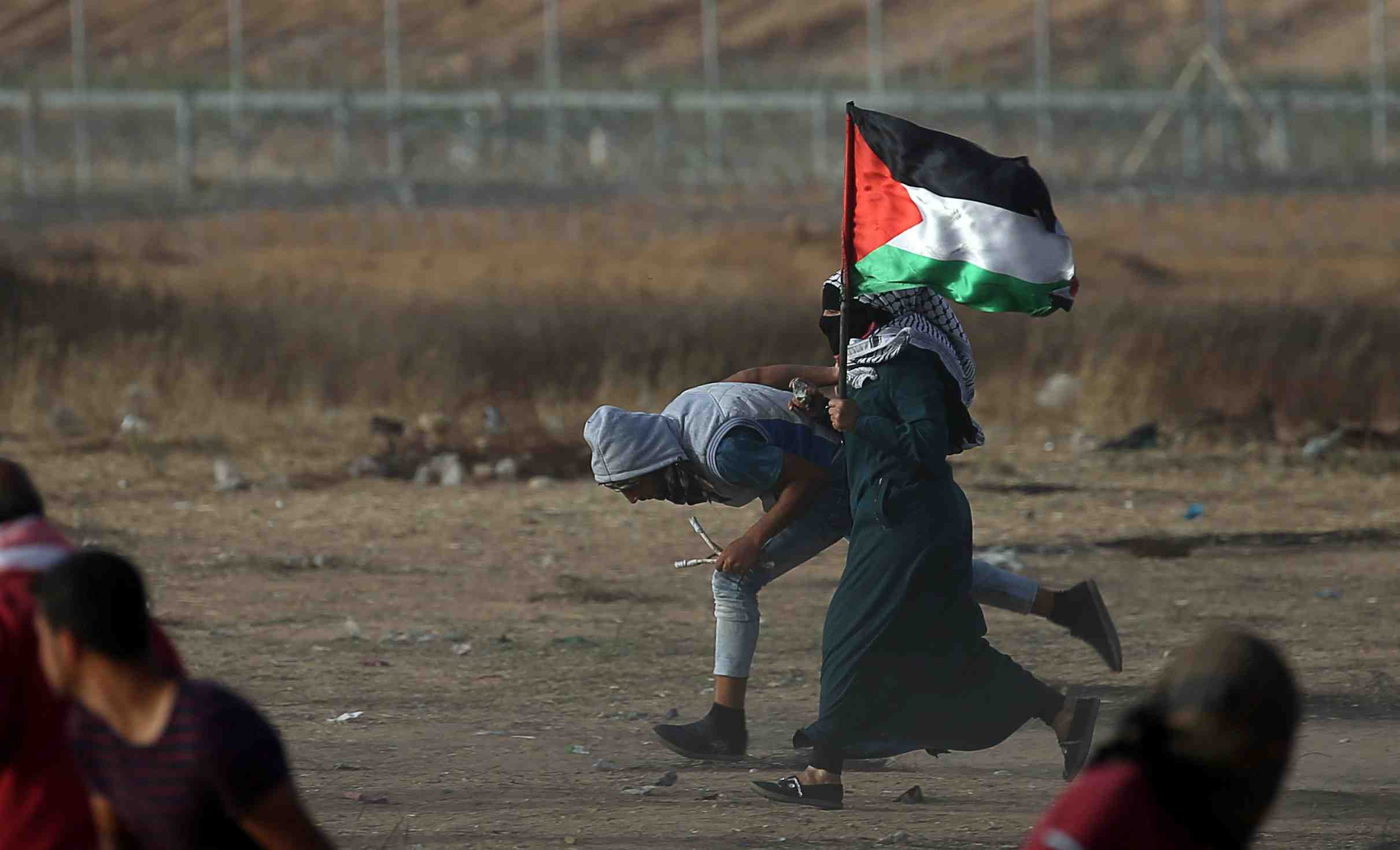 Des dizaines de palestiniens blesses par l'armee israelienne a gaza