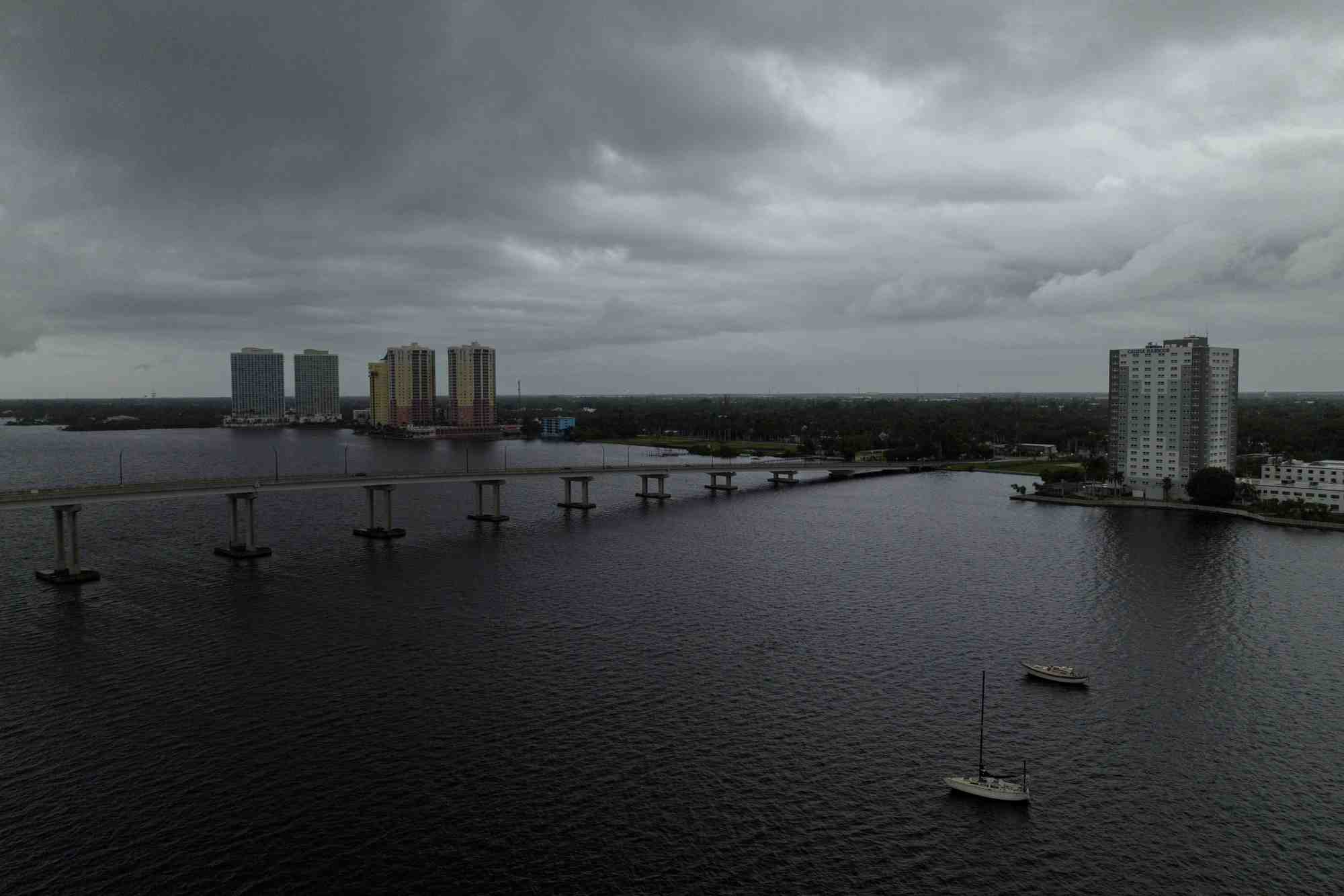 L'ouragan milton s'approche de fort myers, floride