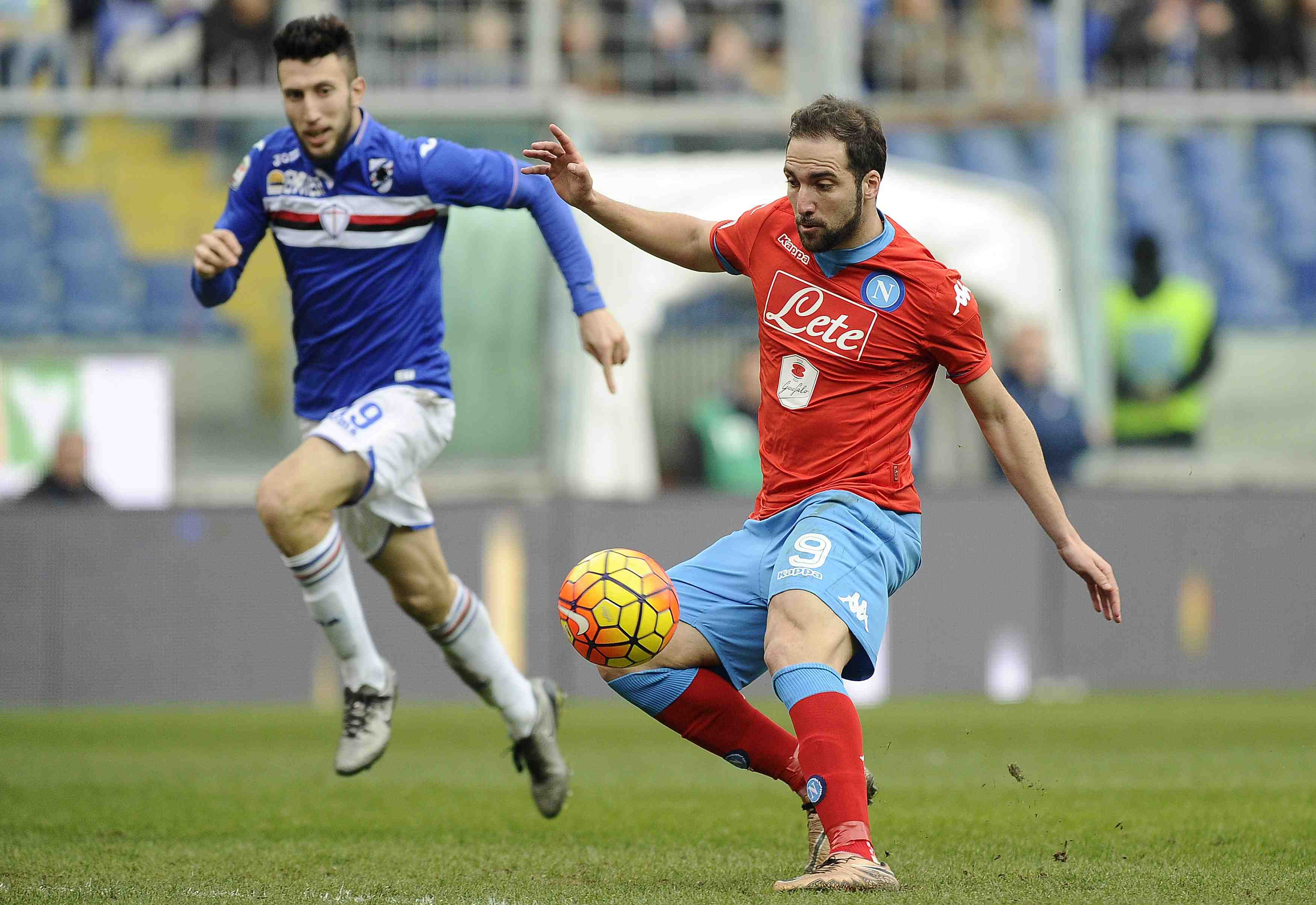 Le napoli met la pression sur la juve, l'inter craque