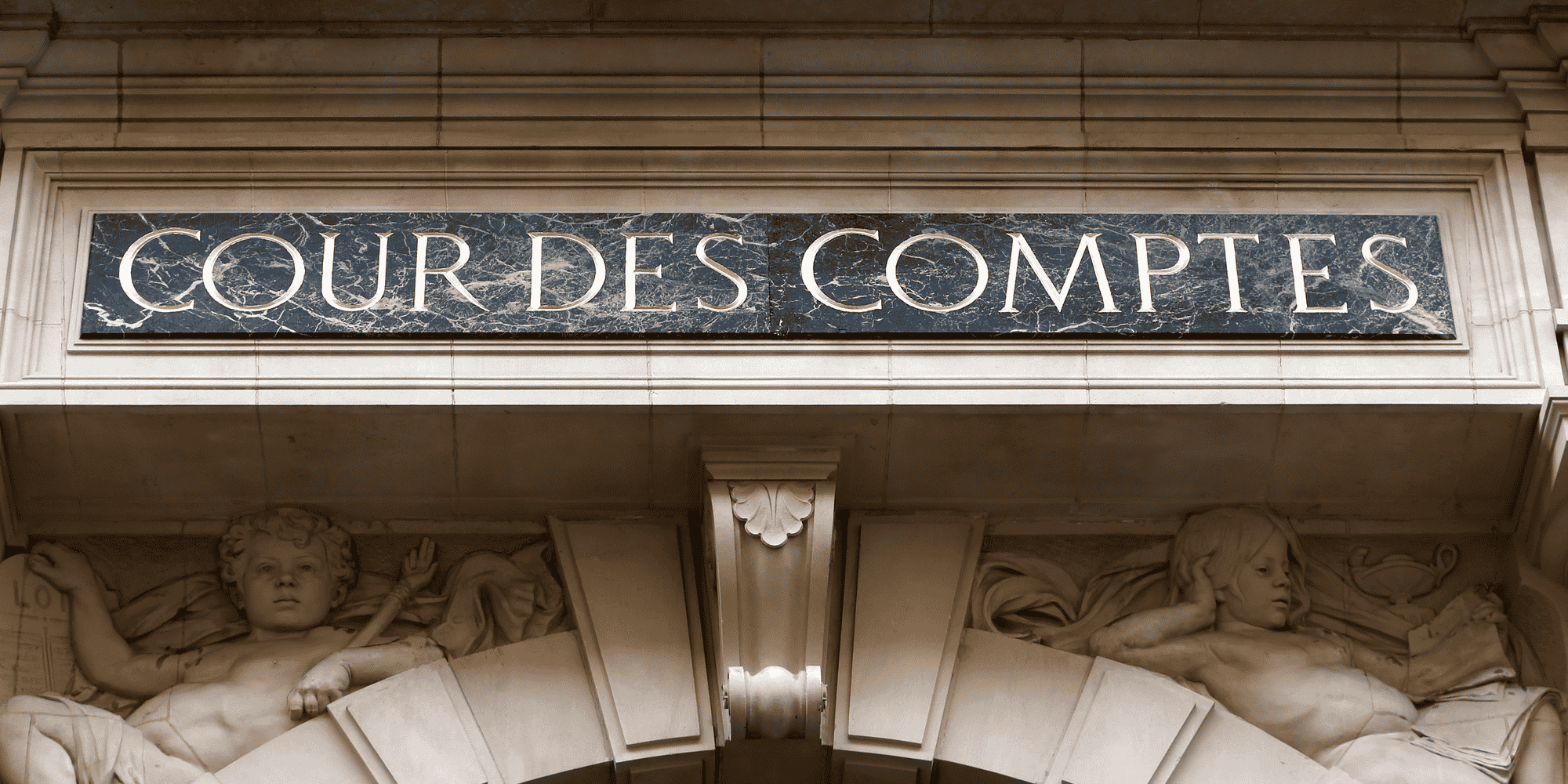 La crise économique engendrée par la pandémie de Covid-19 va conduire la France à une récession inédite cette année, avec une dette publique qui devrait gonfler pour s'élever à 120,9% du PIB, selon les prévisions du gouvernement.