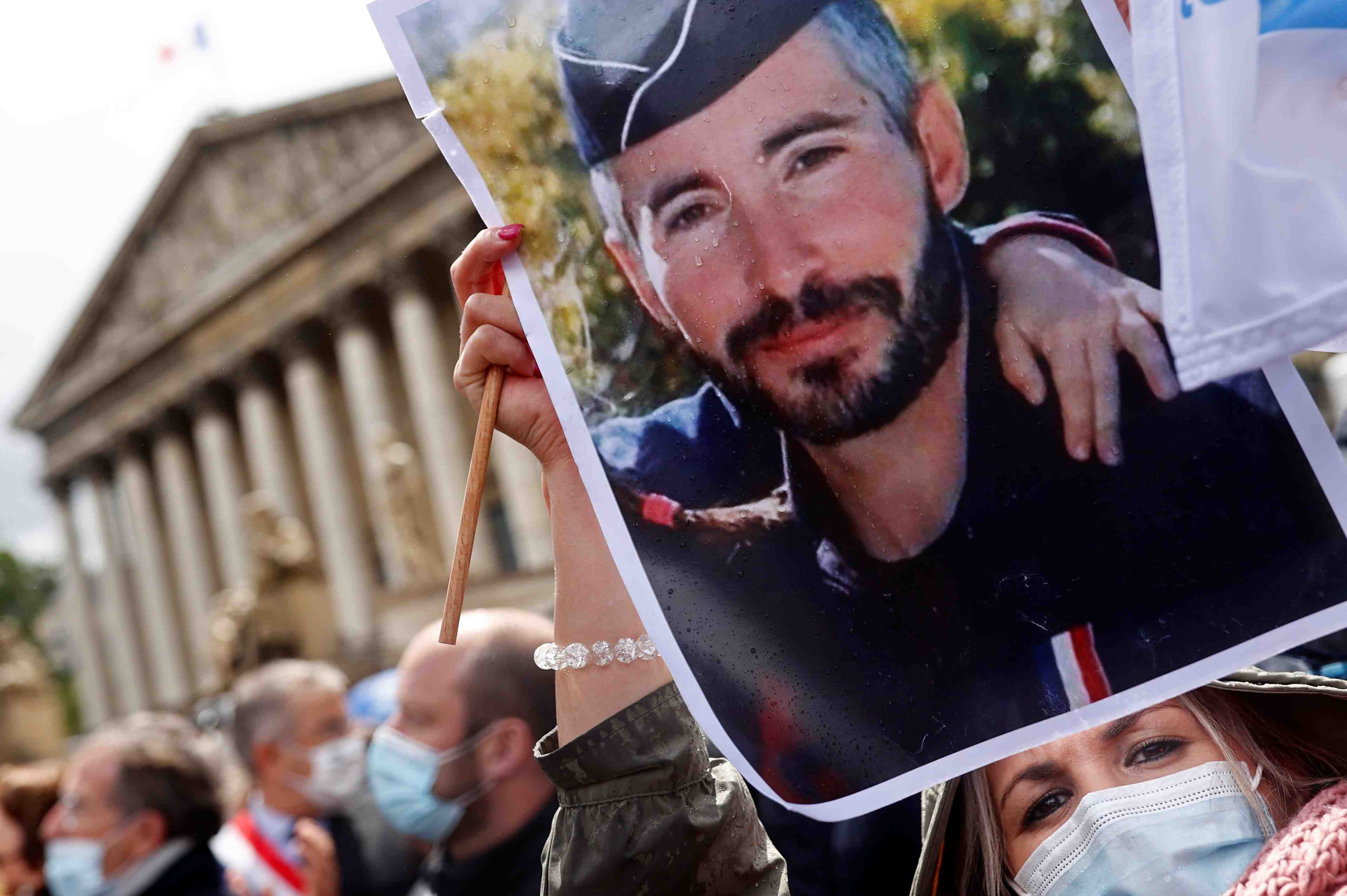 France: les policiers manifestent devant l'assemblee nationale
