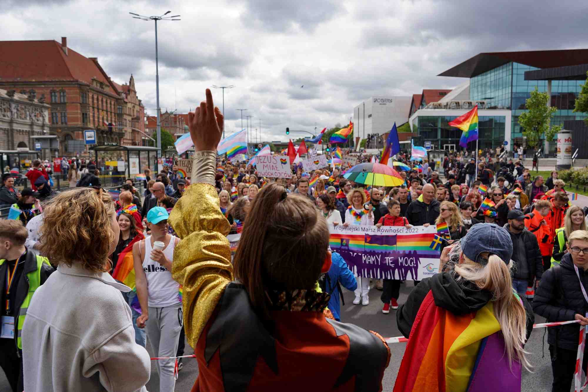"nous avons le pouvoir" : marche contre l'homophobie a gdansk
