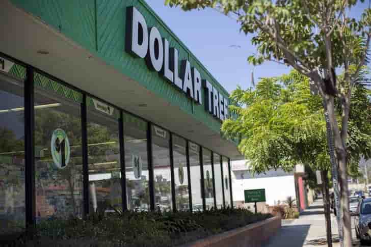 Le patron de family dollar s'en va apres le rachat de la societe par dollar tree