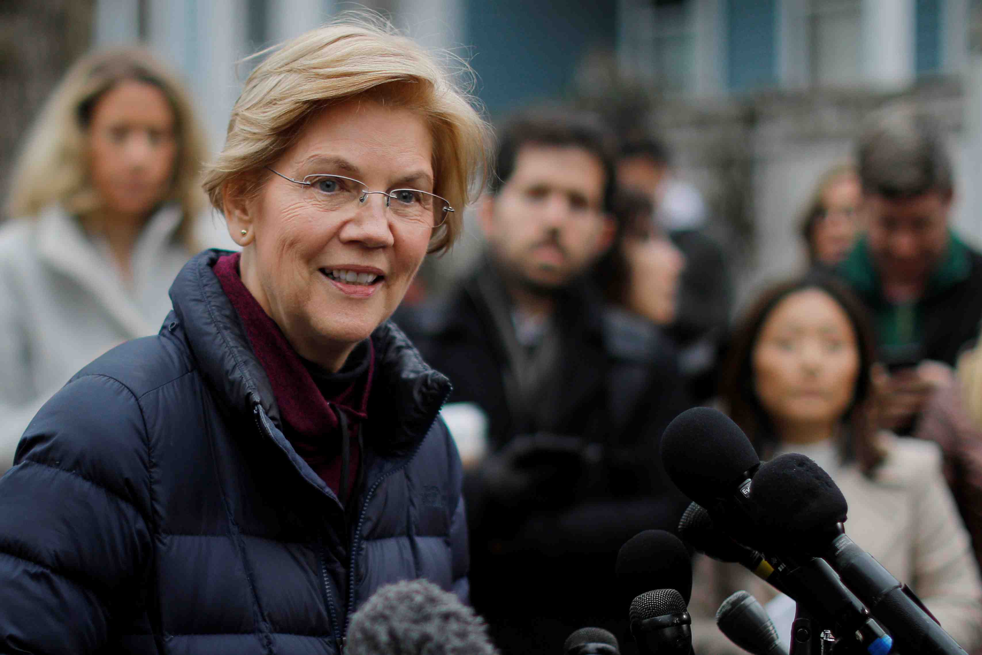 Usa: elizabeth warren se place pour la presidentielle de 2020