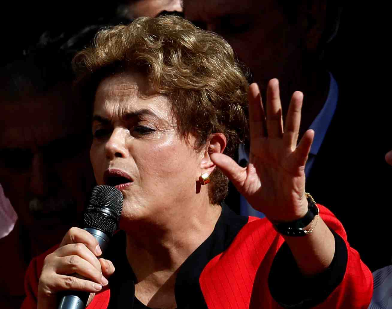 Rousseff s’engage a augmenter les depenses sociales au bresil