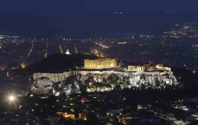 En grece, rechute inattendue de 0,4% du pib au 4e trimestre