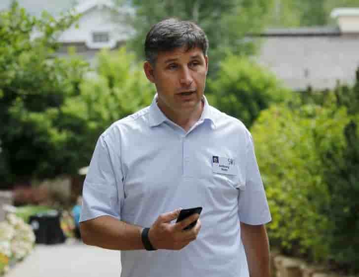 Depart du directeur des operations de twitter, l'action recule