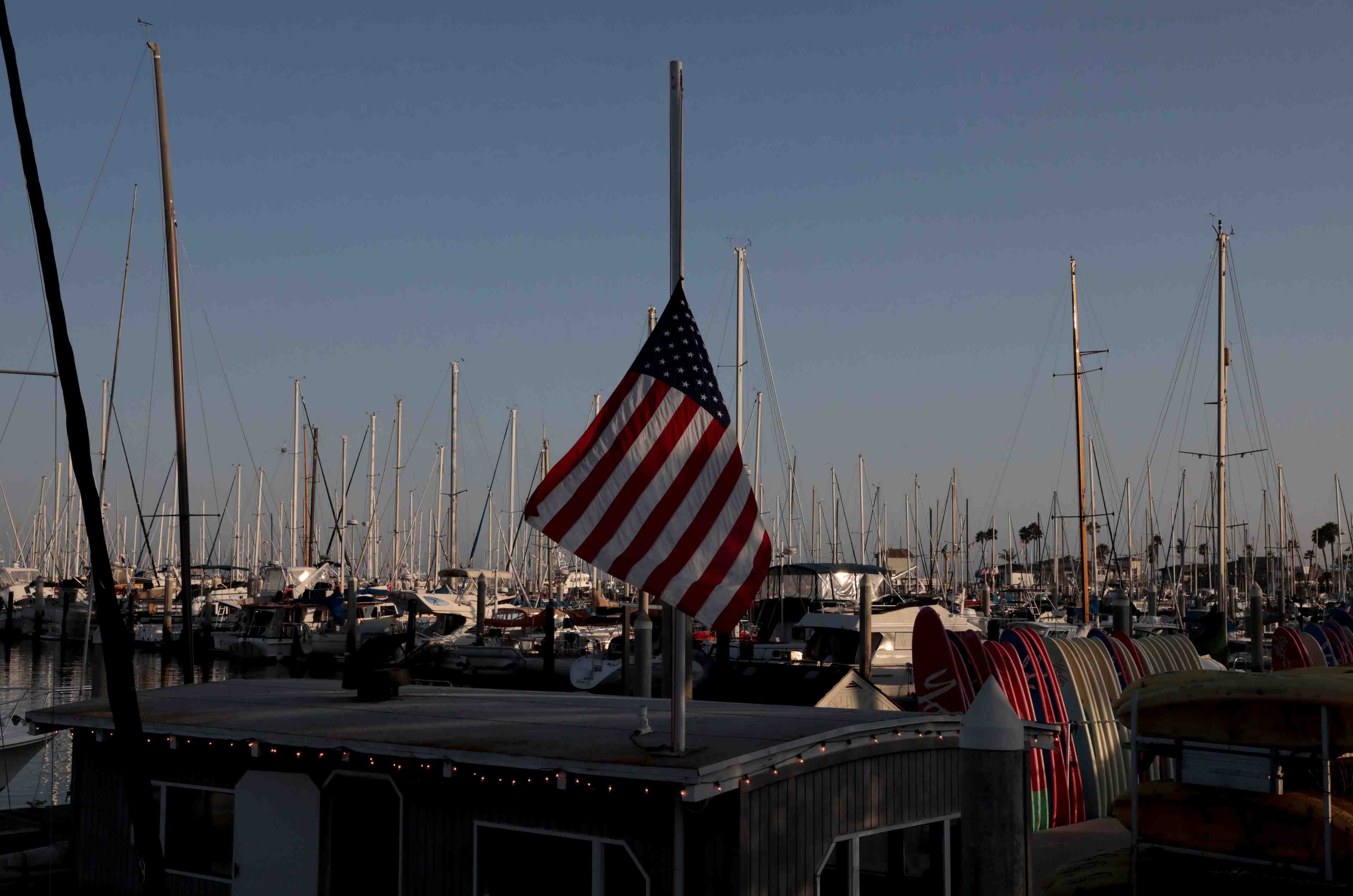 Usa: un bateau prend feu en californie, au moins 25 morts