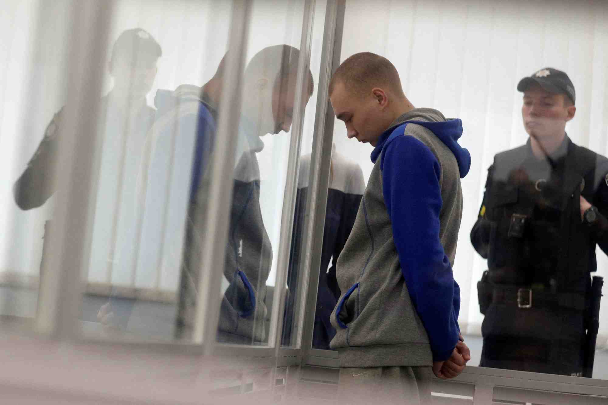 Un soldat russe condamne a perpetuite a kyiv pour crime de guerre