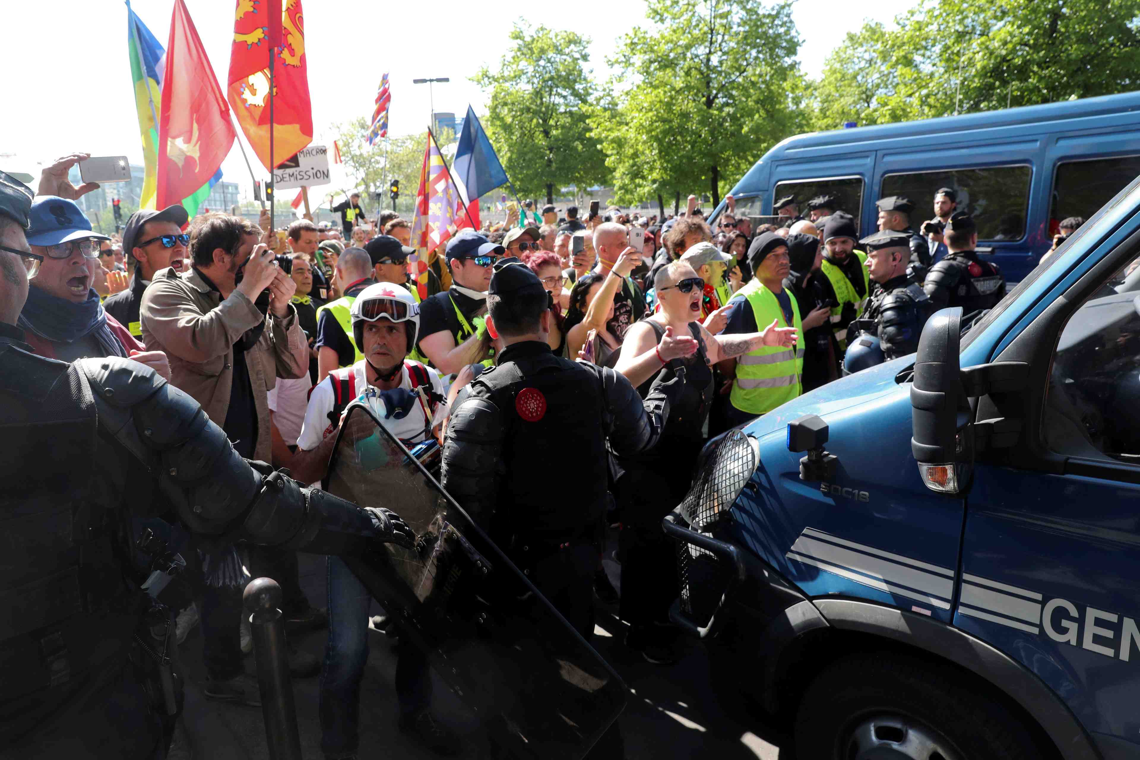 Un 23e samedi de "gilets jaunes" sous haute surveillance en france