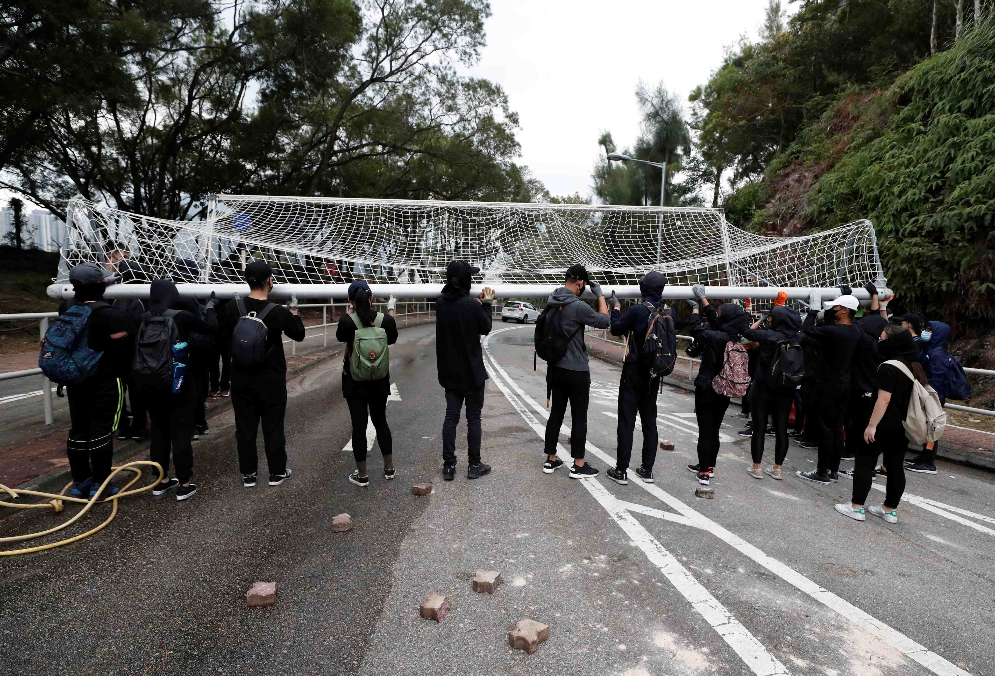 Hong kong: incidents entre manifestants et police sur un campus universitaire