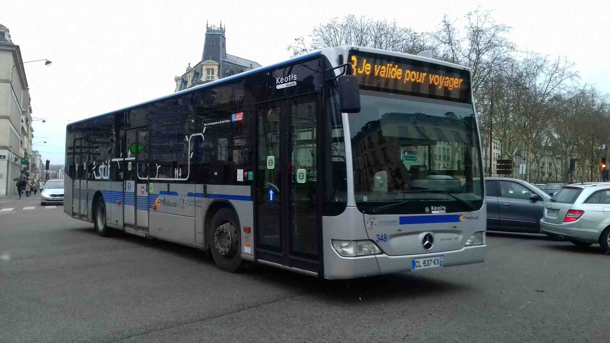 Un bus du réseau Phébus exploité par Keolis dans la communauté d'agglomération Versailles Grand Parc.
