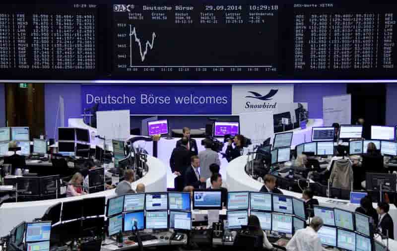 Légère baisse des Bourses européenne à la mi-séance