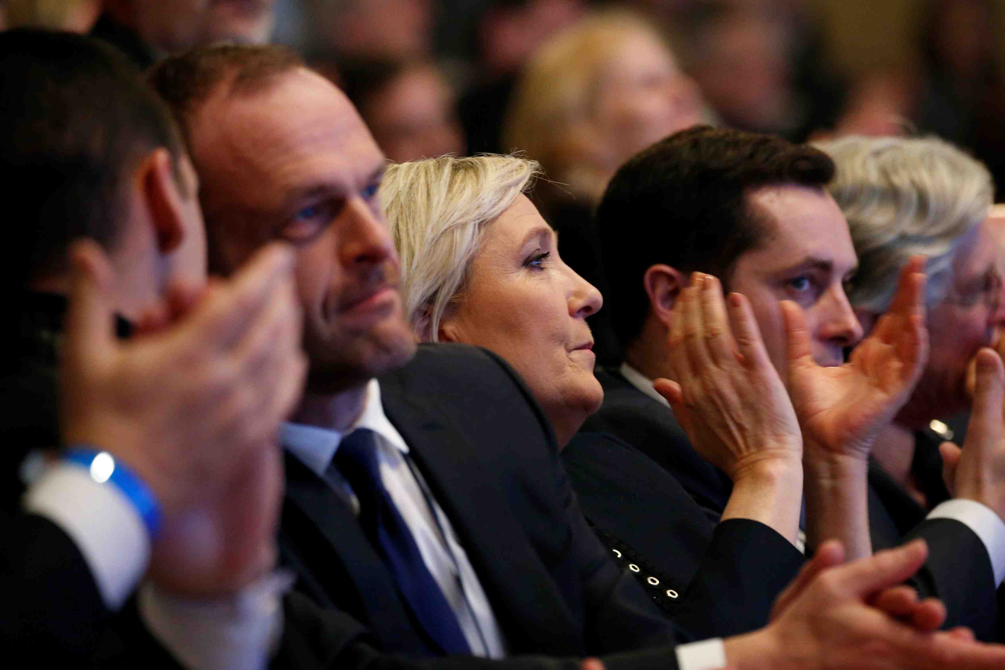 Les adherents du fn favorables a 52% au changement de nom