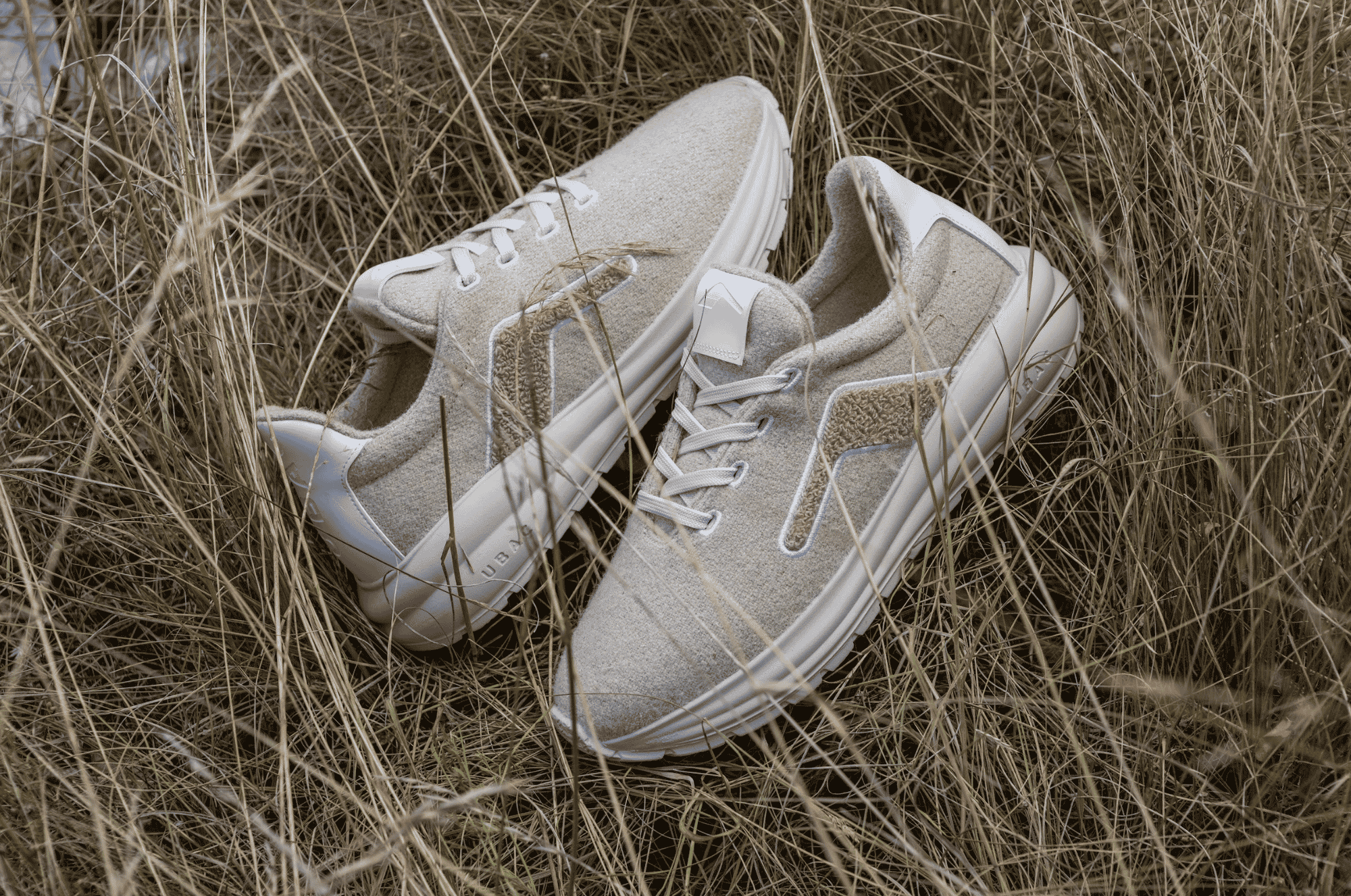 Grâce à une filière textile relancée en Occitanie, Ubac va commercialiser une sneaker avec de la laine et du chanvre d'Occitanie.