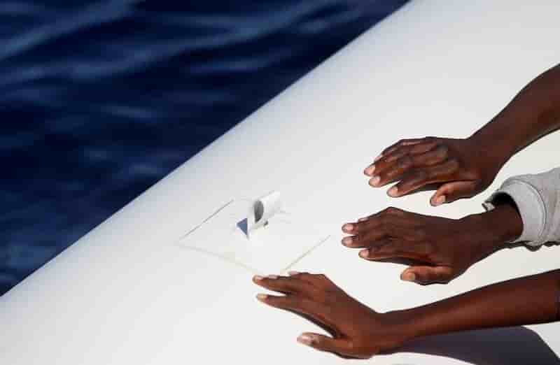 Plus de 90 migrants disparus au large de la libye