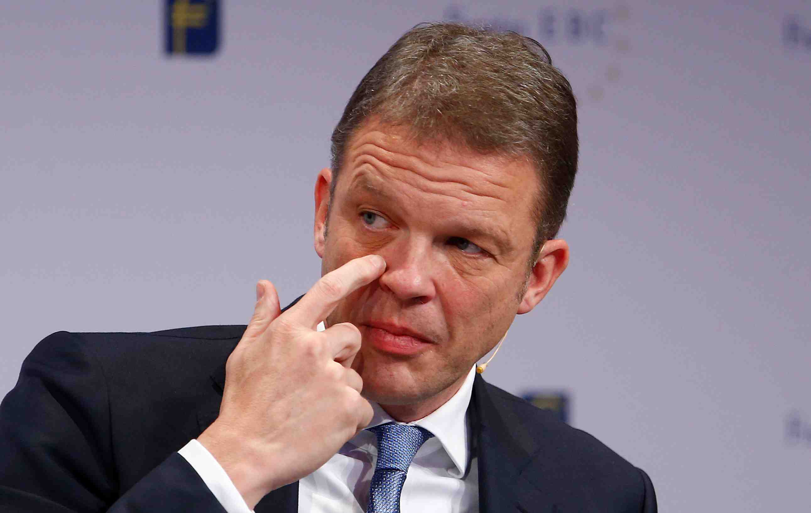 Le patron de deutsche bank ne pense pas a une fusion