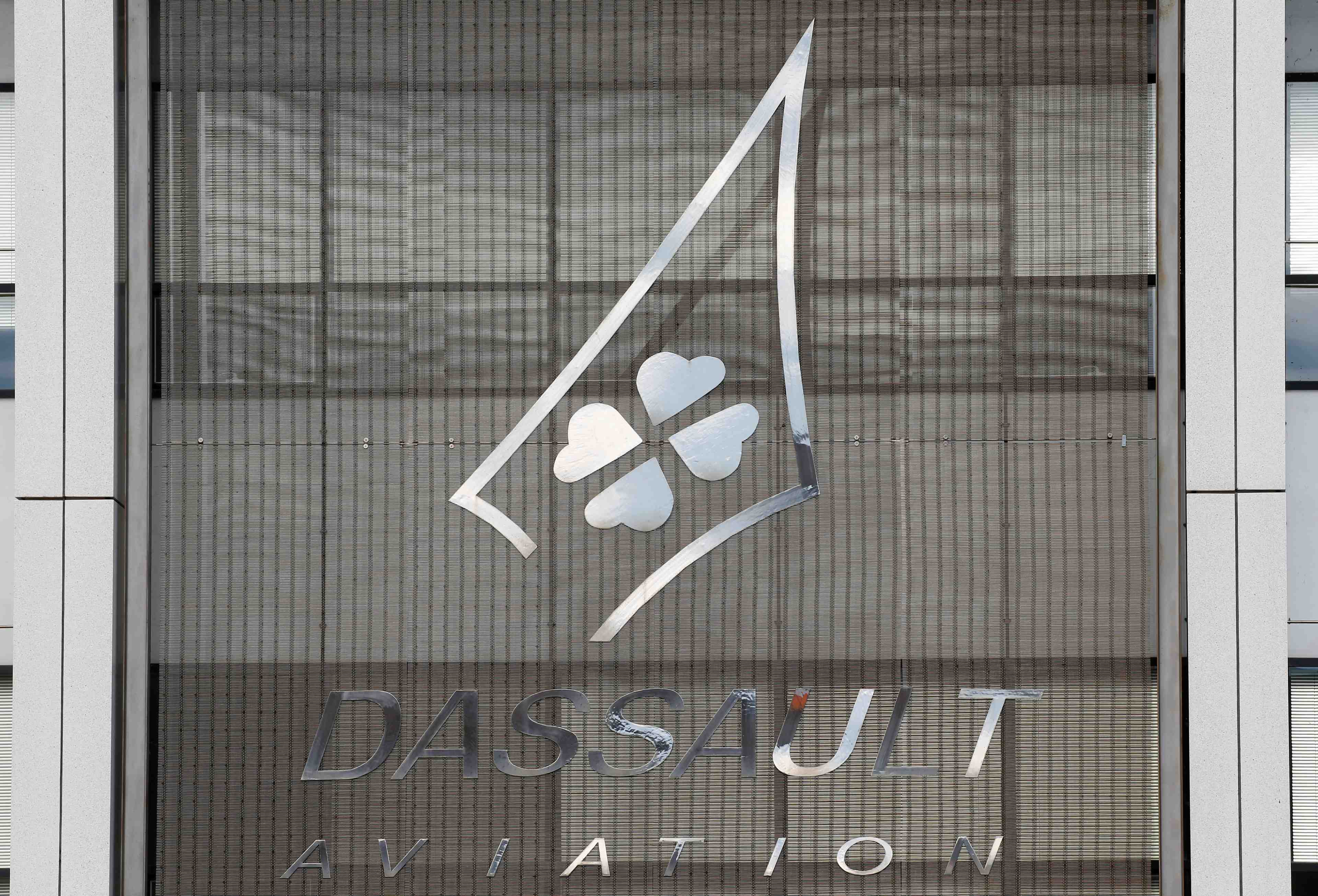 Dassault aviation devoilera un nouveau jet d'affaires dans les mois a venir