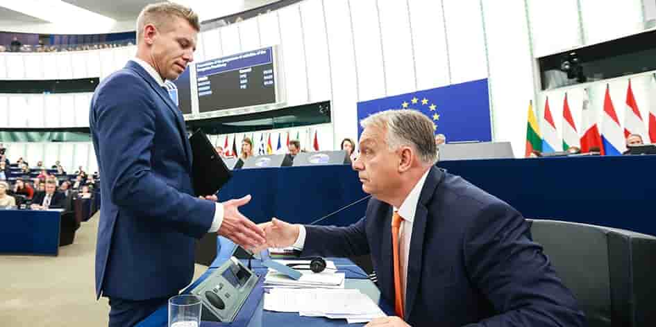 Le Premier ministre hongrois Viktor Orban et le député européen Peter Magyar lors de la réunion plénière du Conseil et de la Commission du Parlement européen