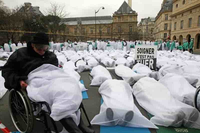 Des milliers de manifestants a paris contre l'euthanasie