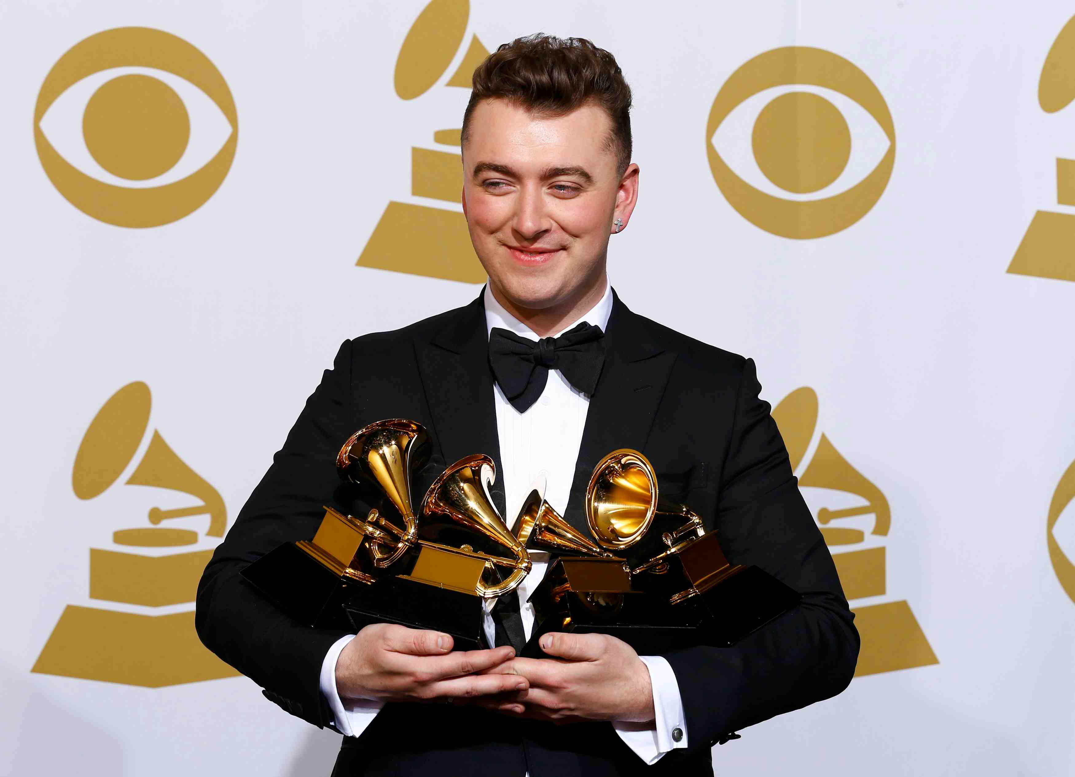 Le jeune britannique sam smith triomphe aux grammy awards