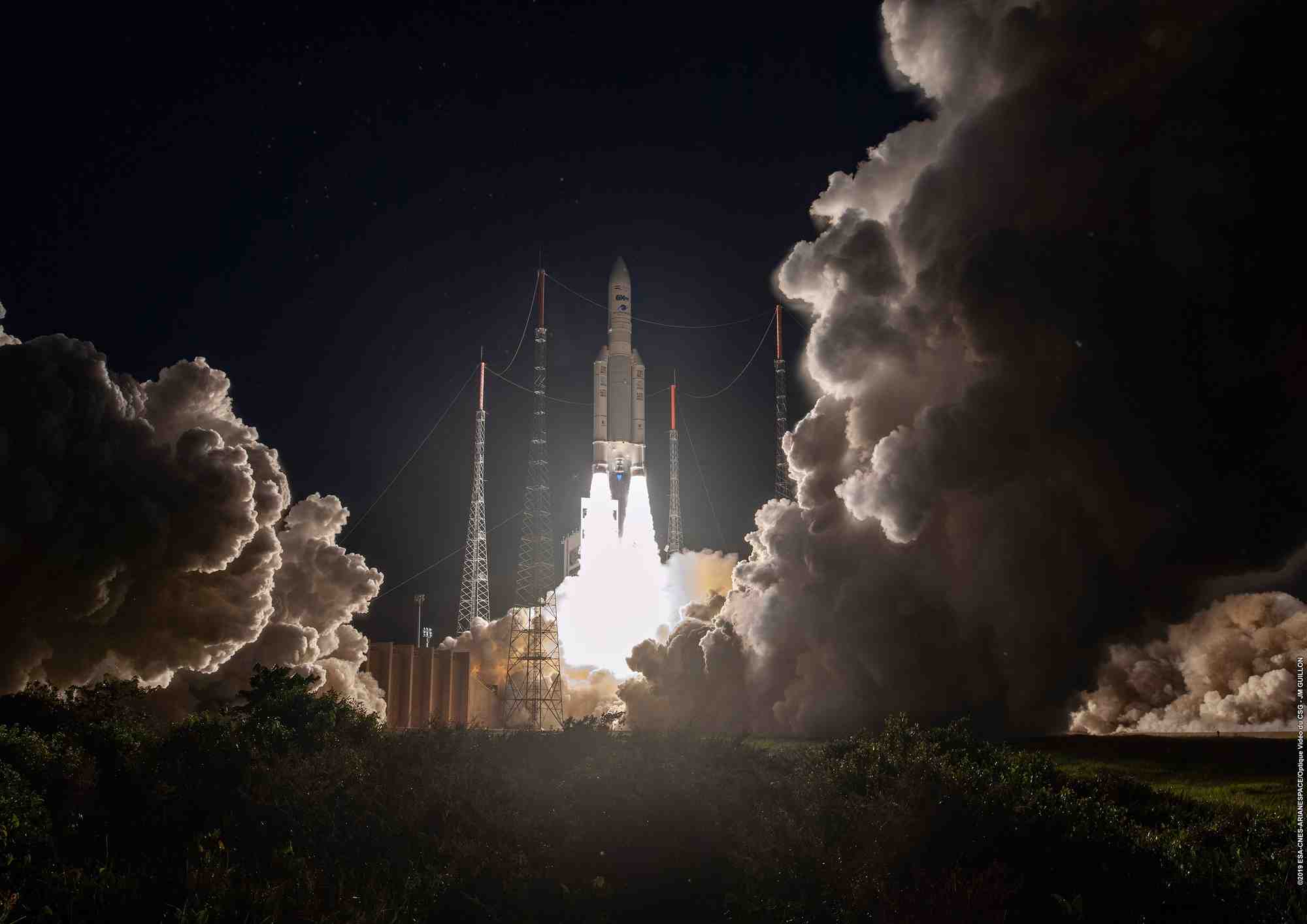 En 40 ans (1979/2019), Ariane aura lancé 451 satellites pour une masse totale de près de 1.302 tonnes.