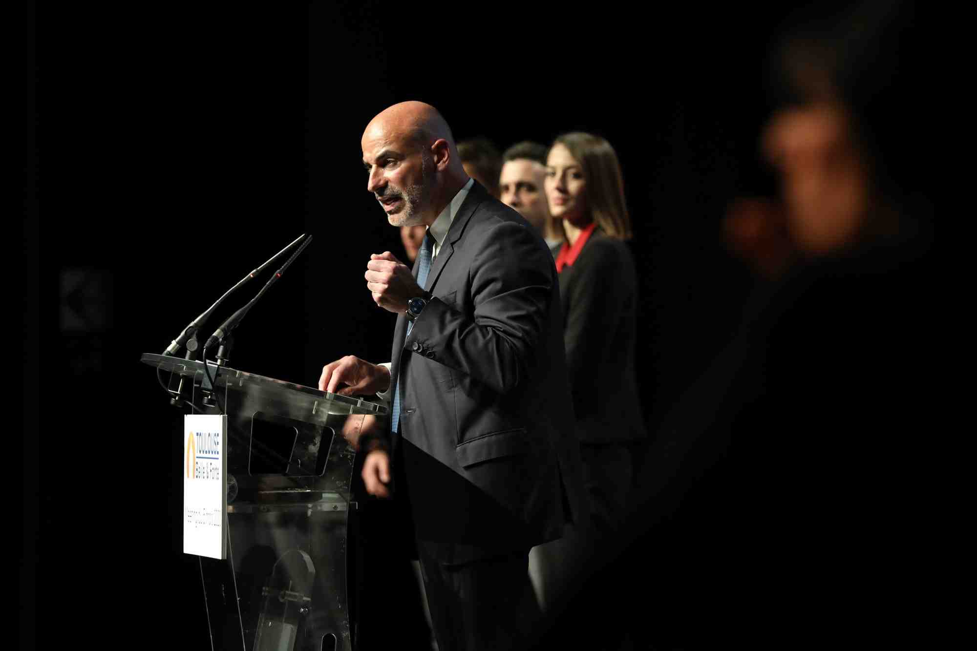 Franck Biasotto, devant une foule d'environ 700 personnes, a tenté de convaincre à 10 jours du premier tour.