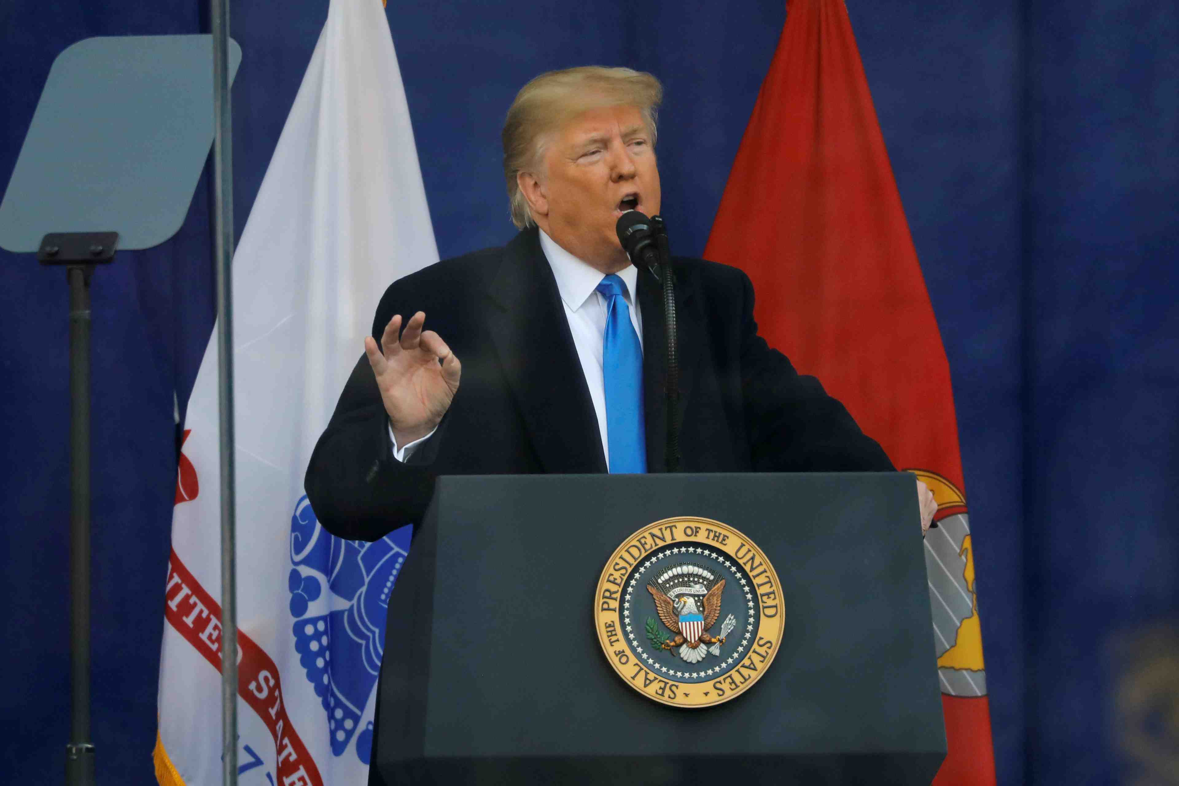 Trump devrait reporter les taxes sur les automobiles europeennes