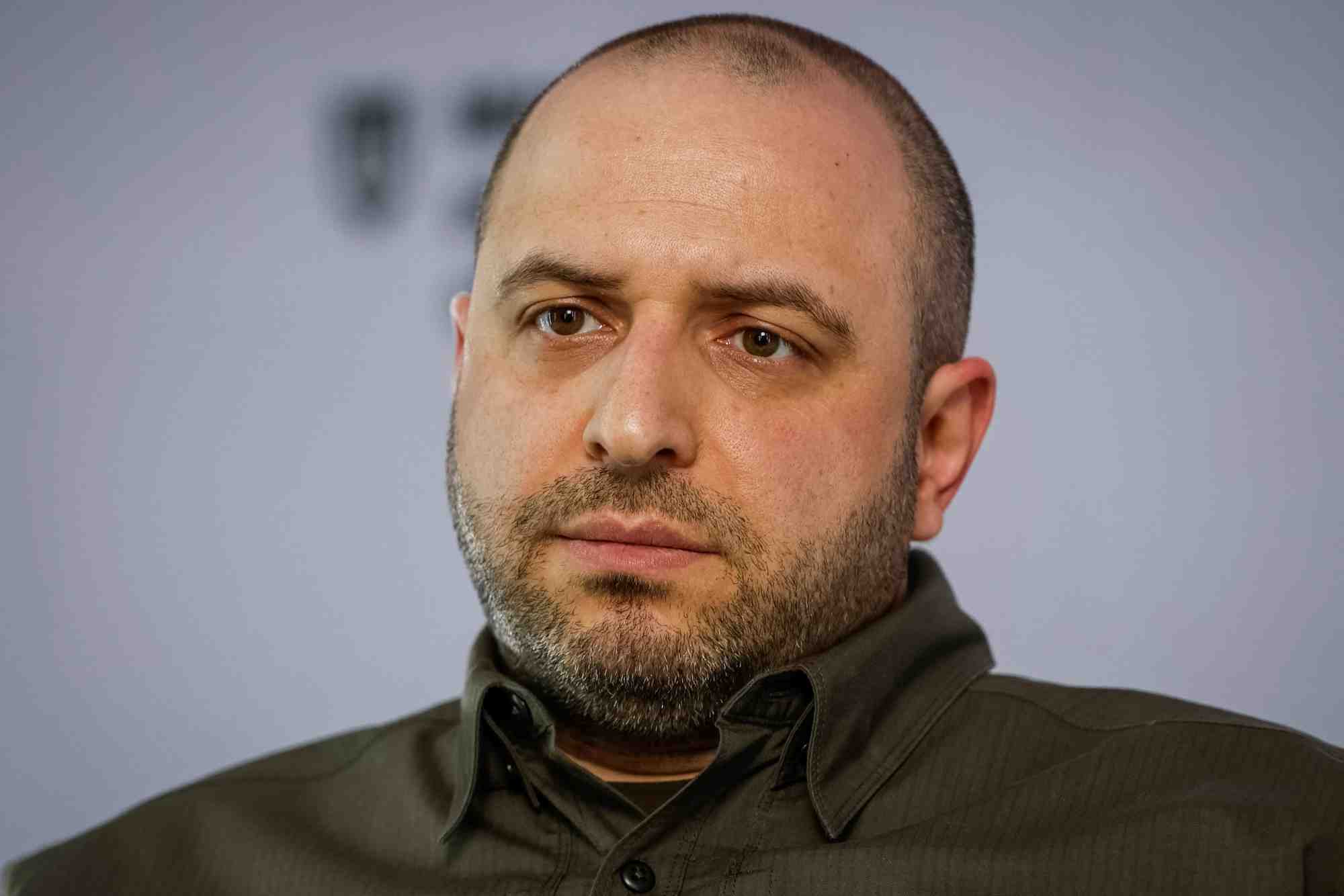 Le ministre ukrainien de la defense s'exprime lors d'une interview a kiev