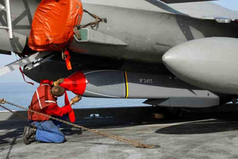 Premiers tirs de missiles de croisiere scalp francais contre l'ei